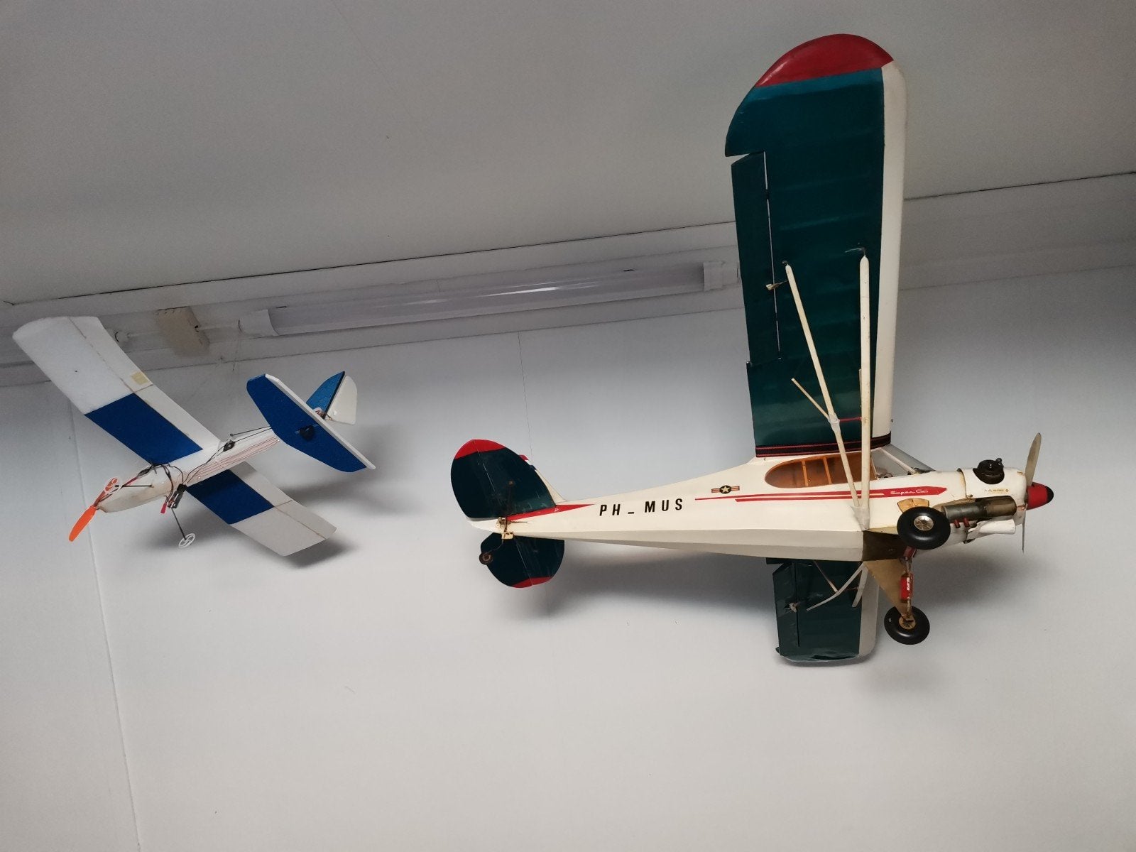 2x RC Vliegtuigen: 1x Elektro, 1x Nitro, Ophalen, Gebruikt