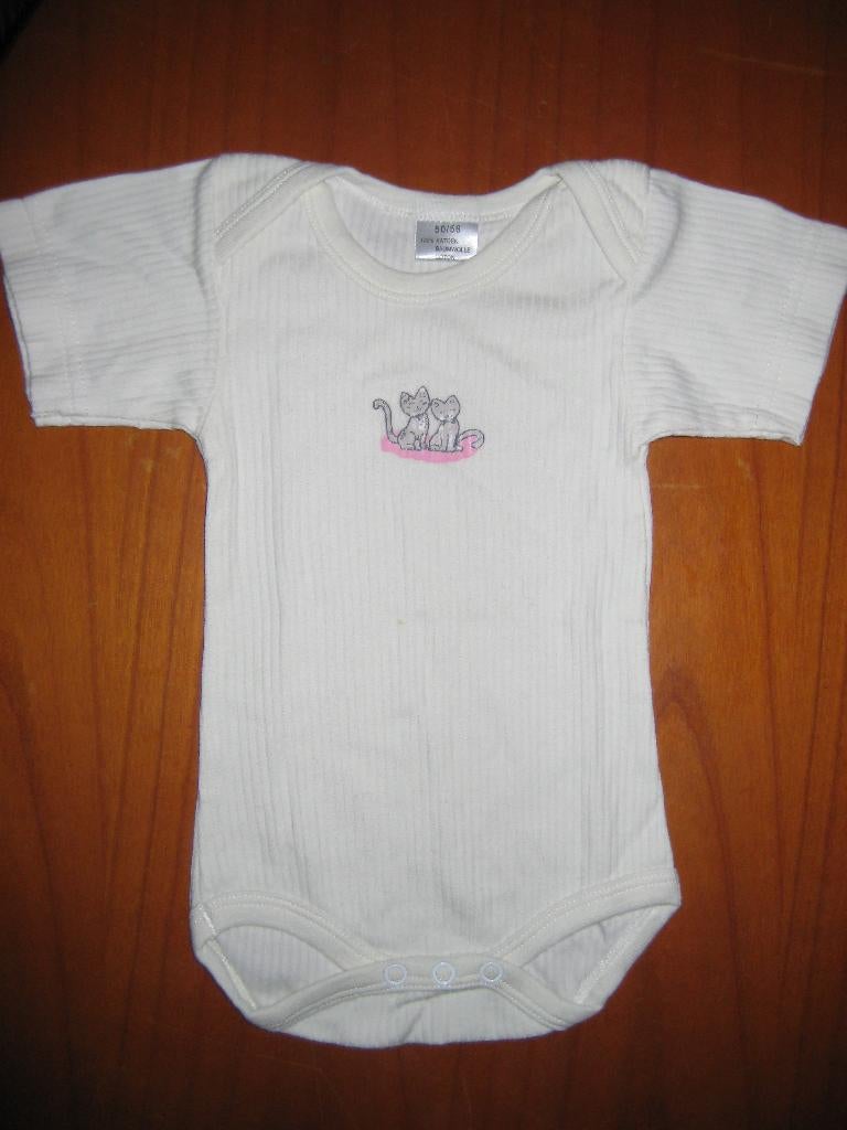 Witte body met katten, 50/56 (211), Ophalen of Verzenden, Zo goed als nieuw, Meisje, Nacht- of Onderkleding