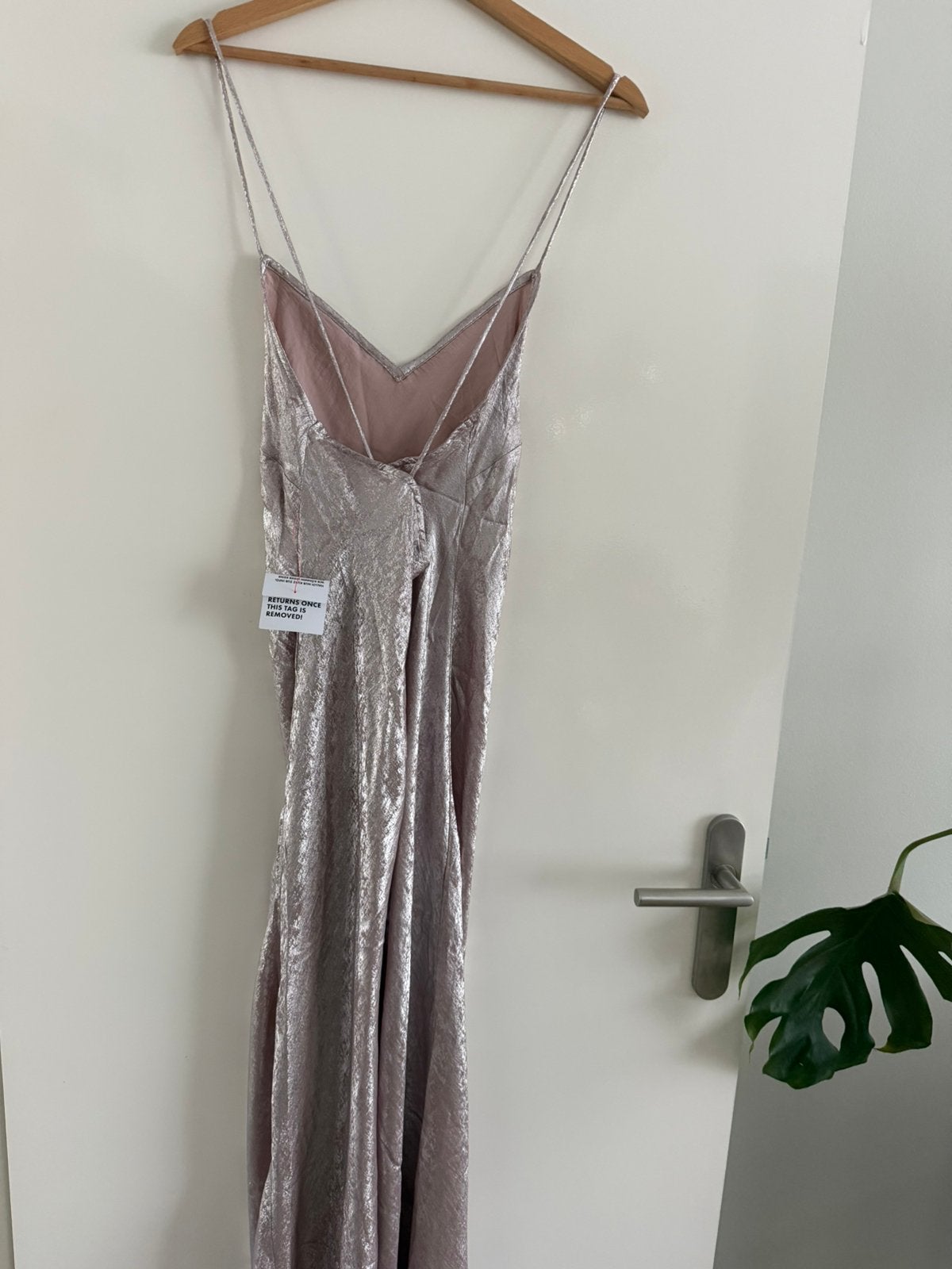 Zilverkleurige lange jurk met paarse gloed, Kleding | Dames, Jurken, Paars, Maat 42/44 (L), Nieuw, Ophalen of Verzenden