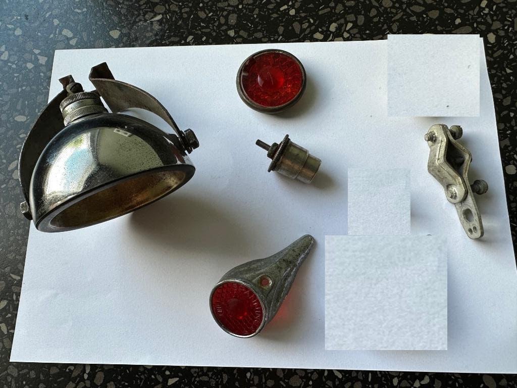 Oldtimer verlichting. Koplamp, achterlichtkapjes, fittingen., Ophalen of Verzenden, Gebruikt, Overig, Achterlicht