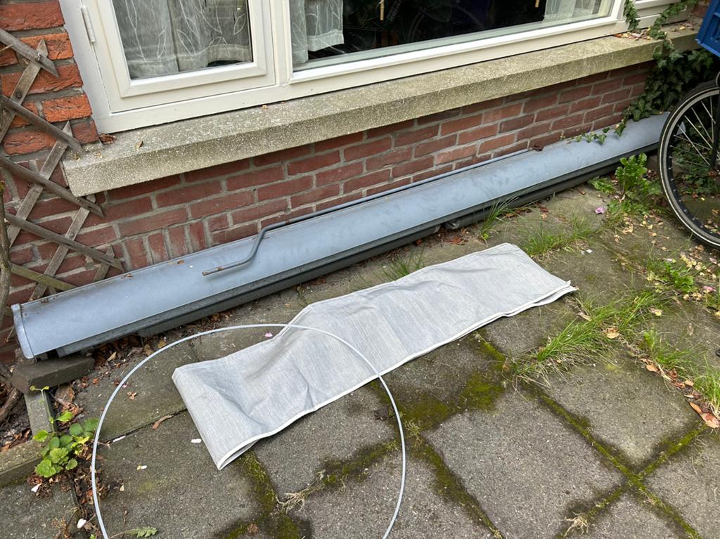 Gratis: zonnescherm knikarm 3m breed: zelf vervoer regelen, Doe-het-zelf en Verbouw, Metalen, Ophalen, Gebruikt, IJzer