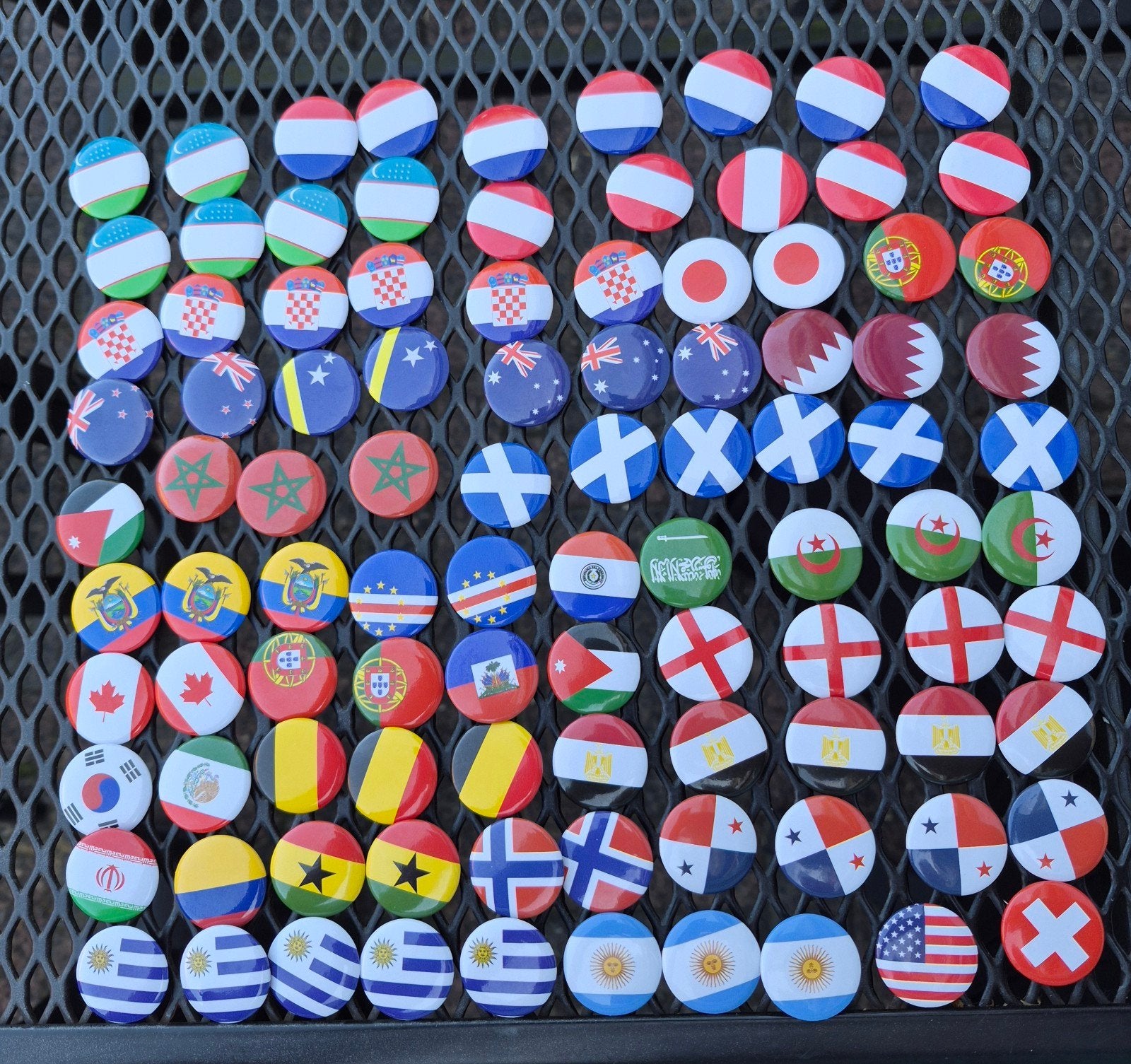 gezocht 2x Bosnië, 2x Congo genoeg te ruilen, Verzamelen, Speldjes, Pins en Buttons, Ophalen, Nieuw, Sport, Button