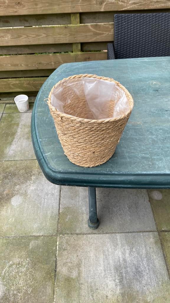 Bloempot gebreid voor tuin/woonkamer, Ophalen of Verzenden, Zo goed als nieuw
