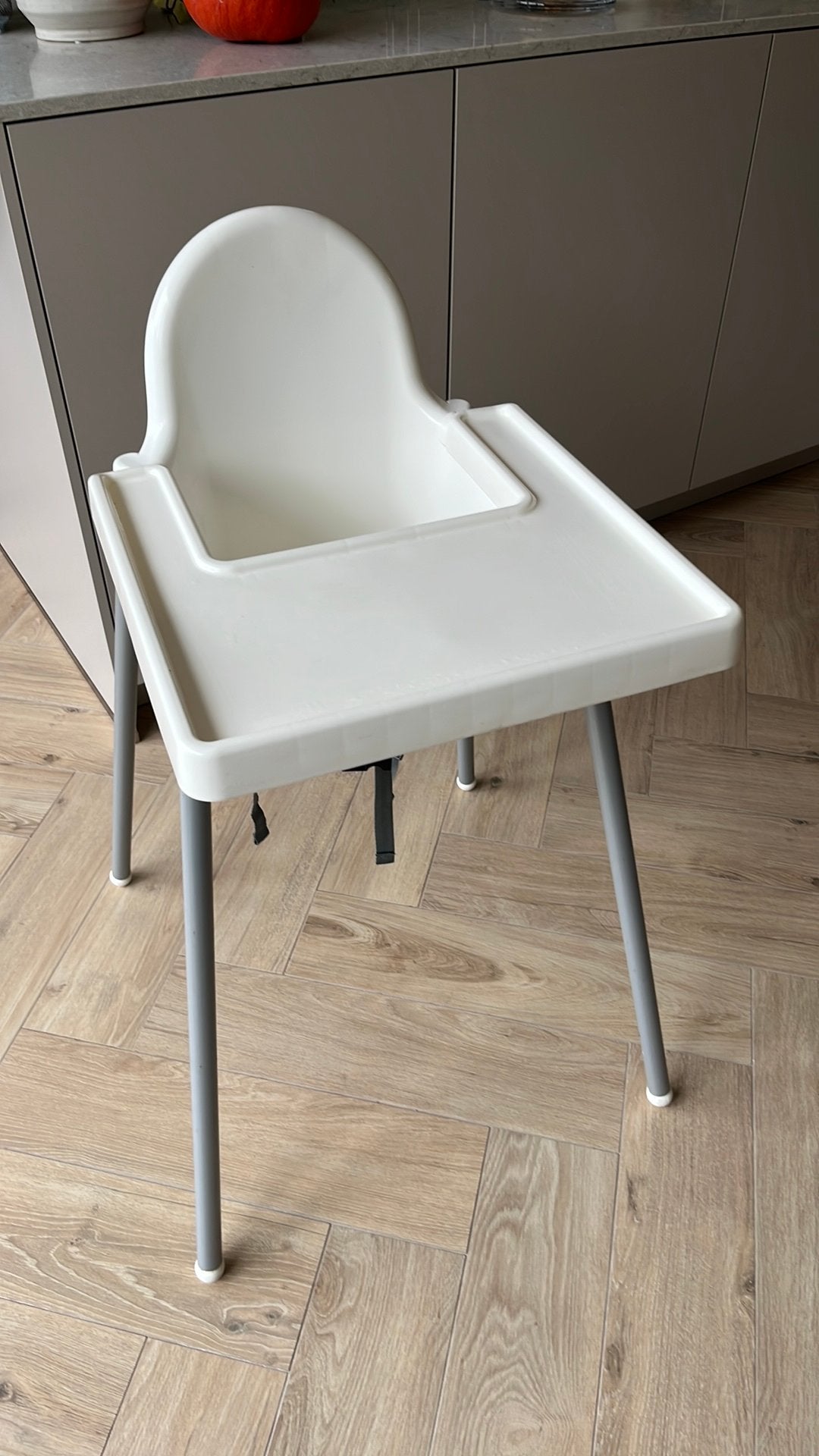 Ikea Antilop kinderstoel wit met riempje, Ophalen, Zo goed als nieuw, Overige typen