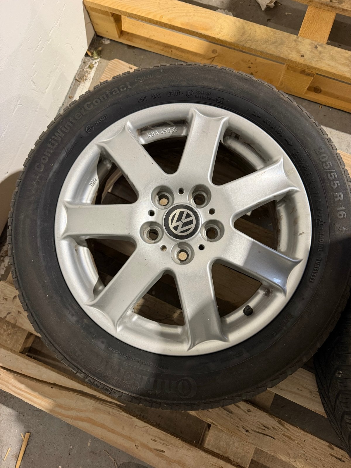 Goed set winterbanden op velg - 205/55 R16, Gebruikt, 16 inch, Banden en Velgen, Personenwagen