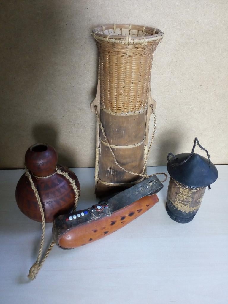 Draag kalebassen/kokers. Afrikaans/Aziatisch.Pr.p/st vanaf, Gebruikt, Oosters, Meerkleurig, Decoratieobject
