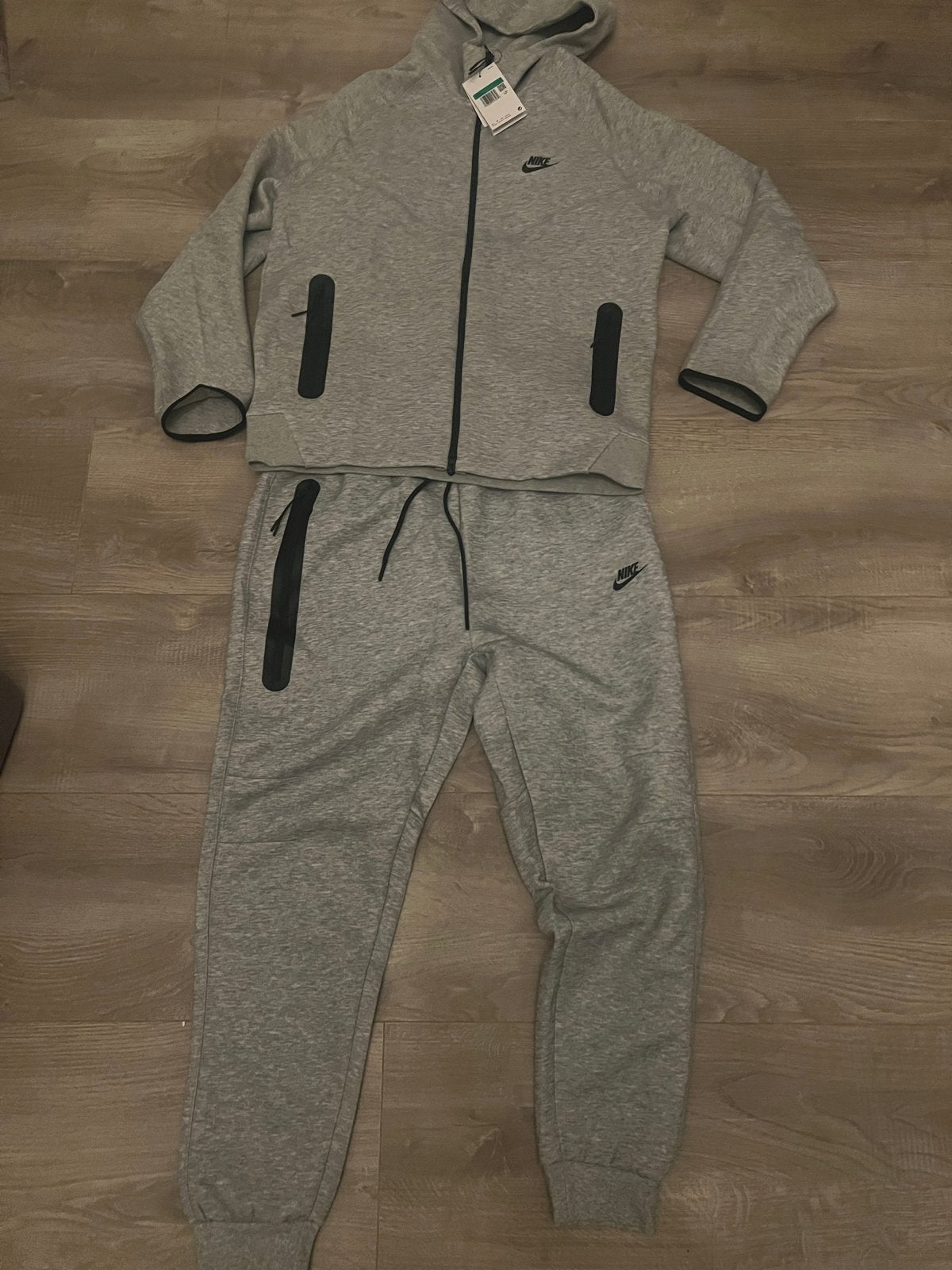 Nike Tech Fleece Trainingspak Grijs - Maat XL, Kleding | Heren, Ophalen of Verzenden, Grijs, Algemeen, Maat 56/58 (XL)