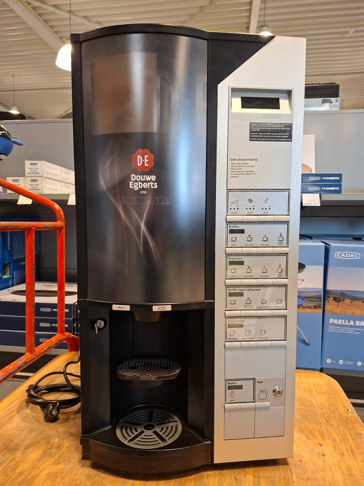 DE professioneel koffiezetapparaat, Witgoed en Apparatuur, Ophalen, Gebruikt, 10 kopjes of meer, Koffiemachine