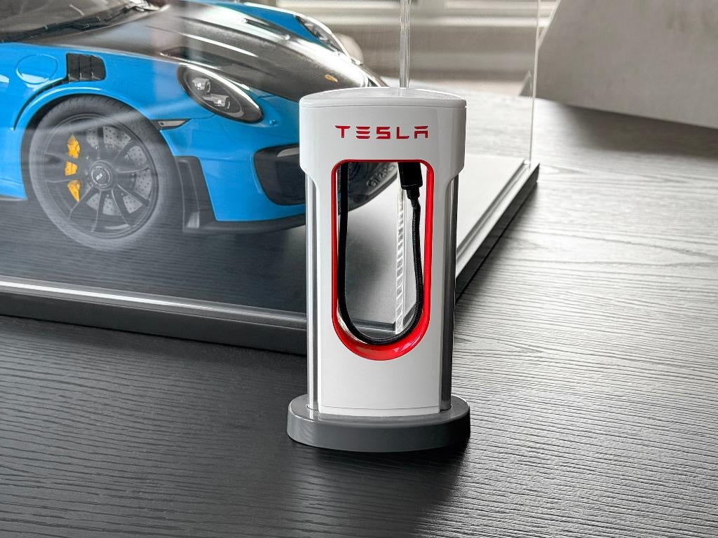 Tesla mini SuperCharger 1:18 (€39,95), Ophalen of Verzenden, Nieuw, Overige typen, Overige merken