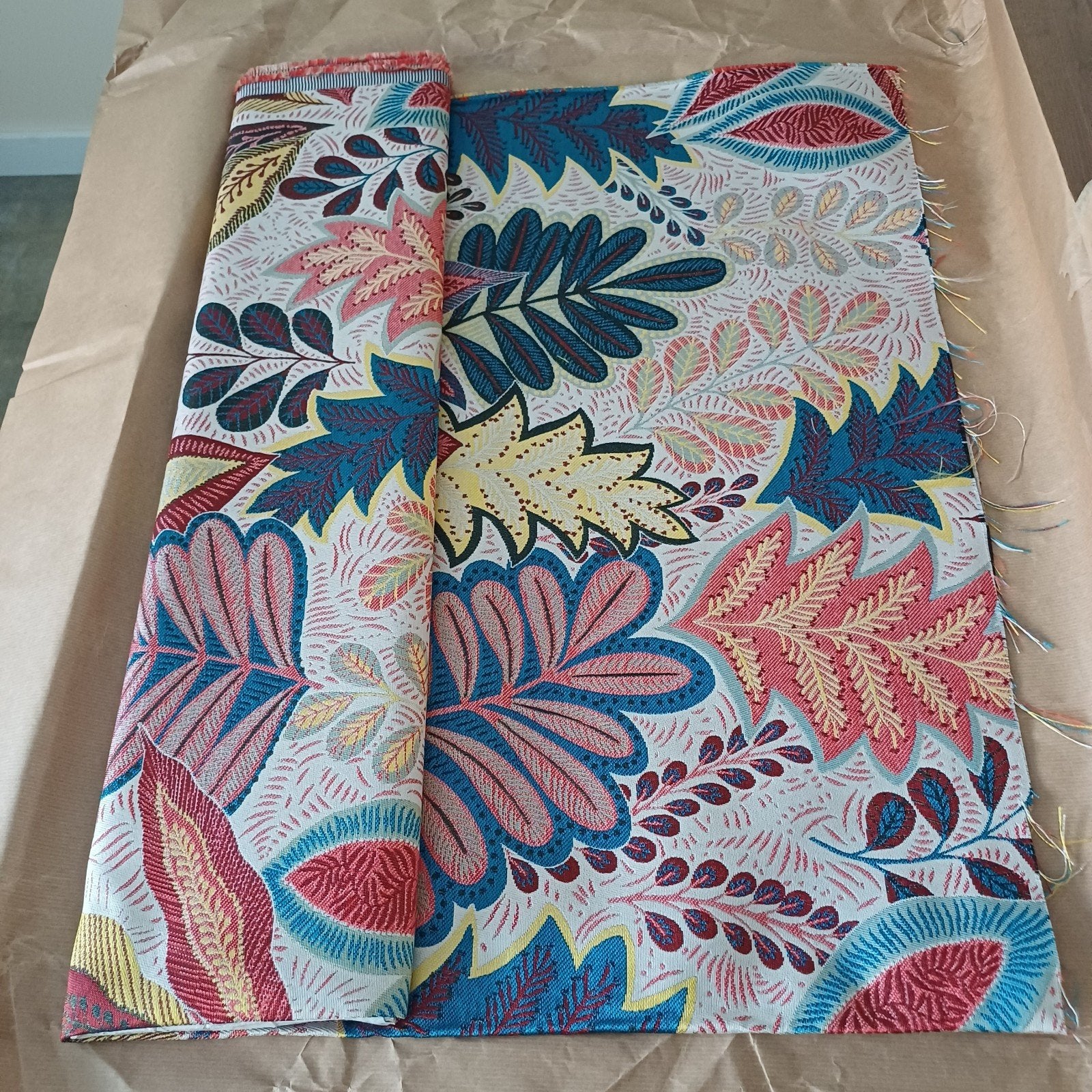 Jacquard Leaves Multicolor Stof - 140x150cm met gouddraad, Overige materialen, Meerkleurig, 120 cm of meer, Nieuw