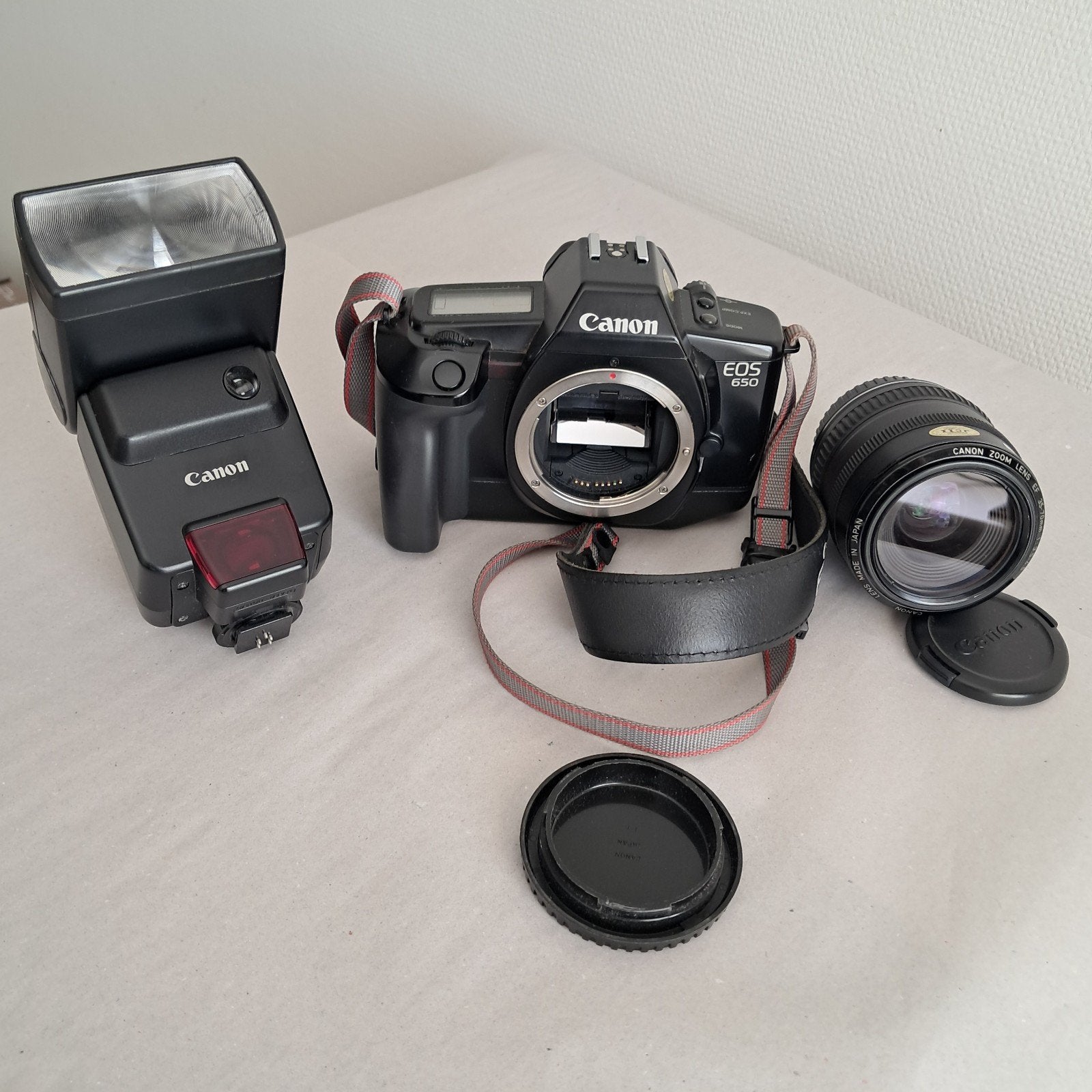 Canon EOS 650 Spiegelreflexcamera met lens en flitser, Ophalen