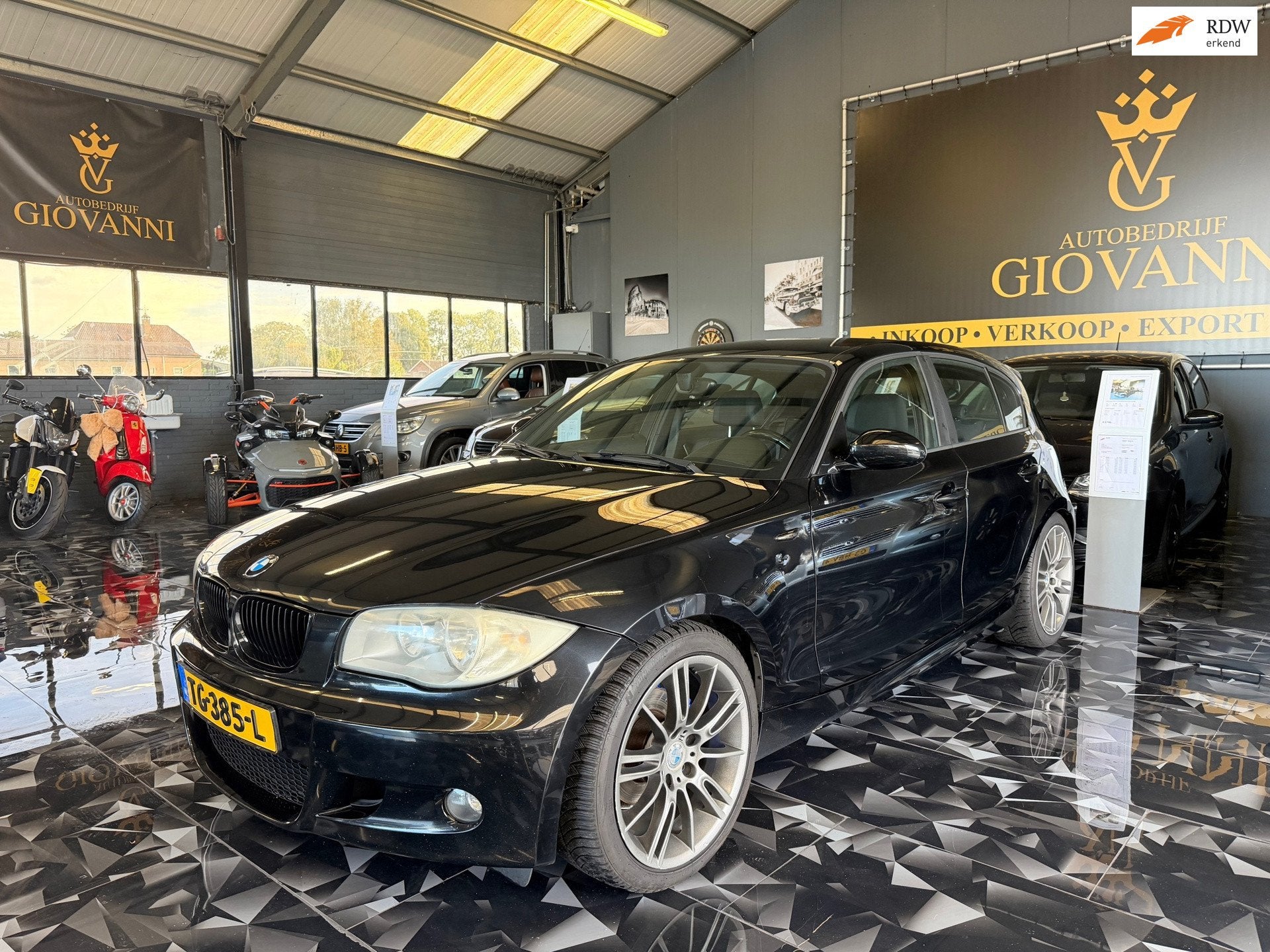 BMW 1-serie 118i High Executive INRUIL MOGELIJK, Auto's, 1-Serie, Dealer onderhouden, Achterwielaandrijving, 1225 kg