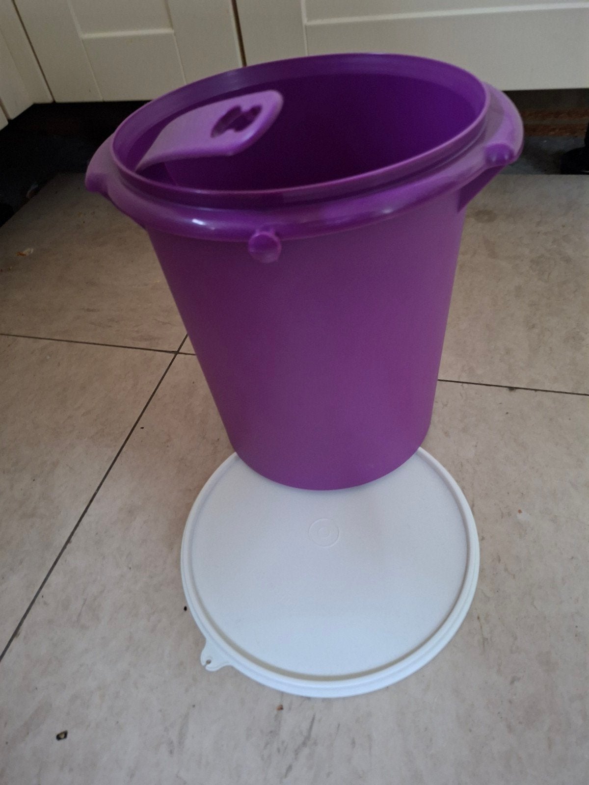 Tupperware Emmer met deksel en handvat - Paars, Ophalen, Nieuw, Paars, Bak of Kom