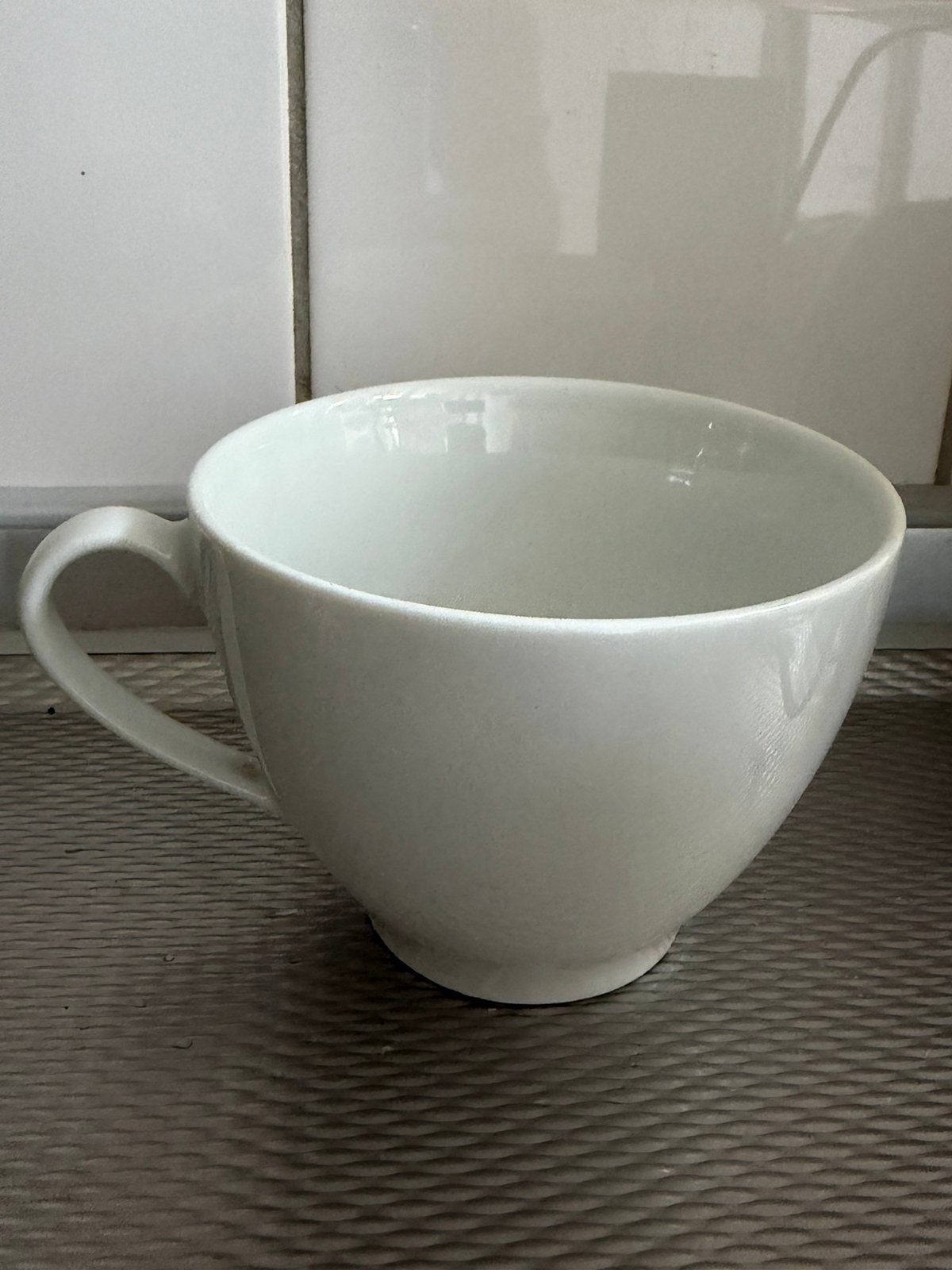 Gezocht! Grote witte mokken Ikea, Huis en Inrichting, Ophalen of Verzenden, Zo goed als nieuw, Overige stijlen, Kop(pen) en/of Schotel(s)