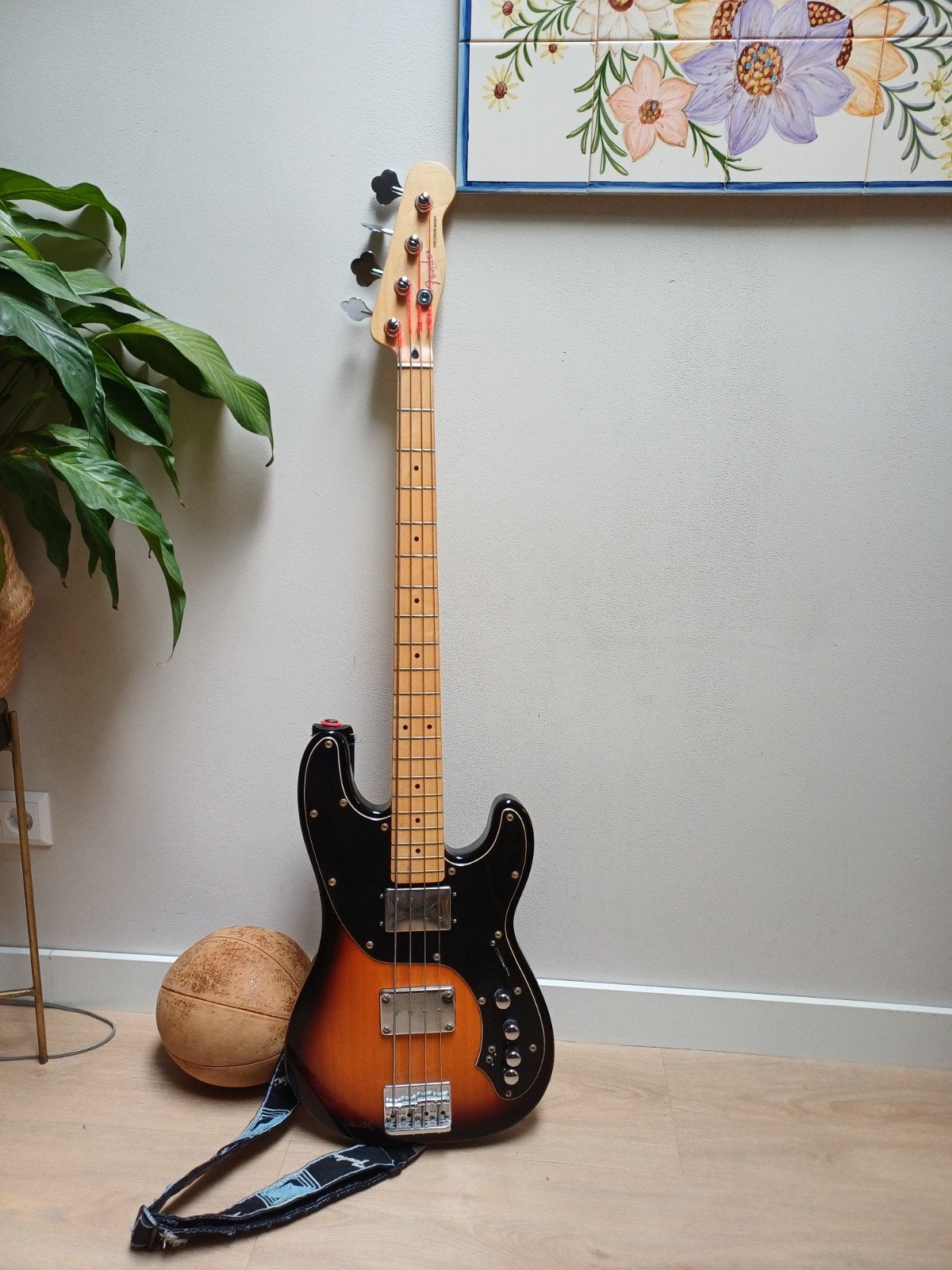 Squier by Fender Precision Bass - Sunburst, Ophalen of Verzenden