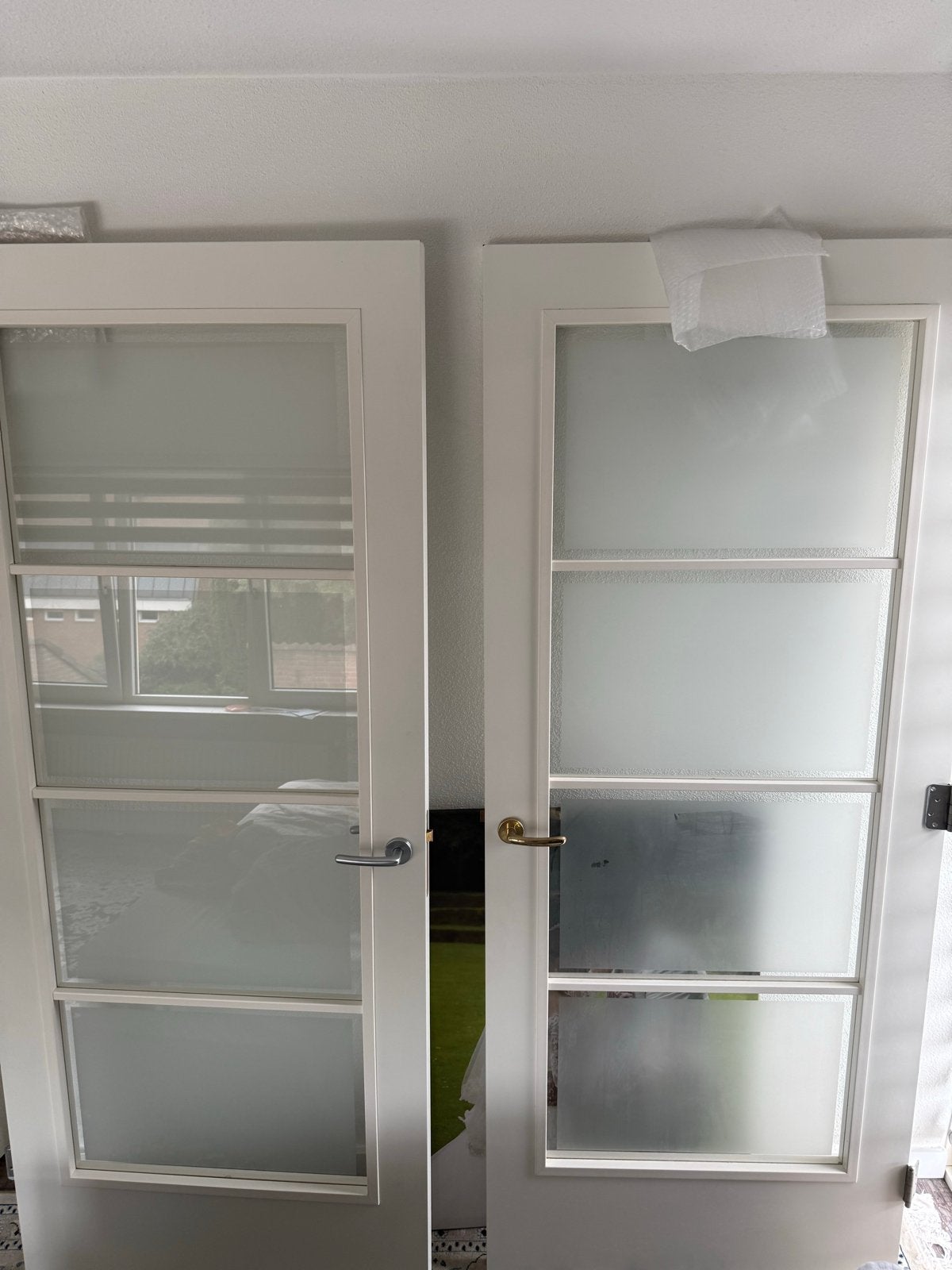Set van 2 binnendeuren met matglas en deurbeslag, Doe-het-zelf en Verbouw, Ophalen, 80 tot 100 cm, Binnendeur, Zo goed als nieuw