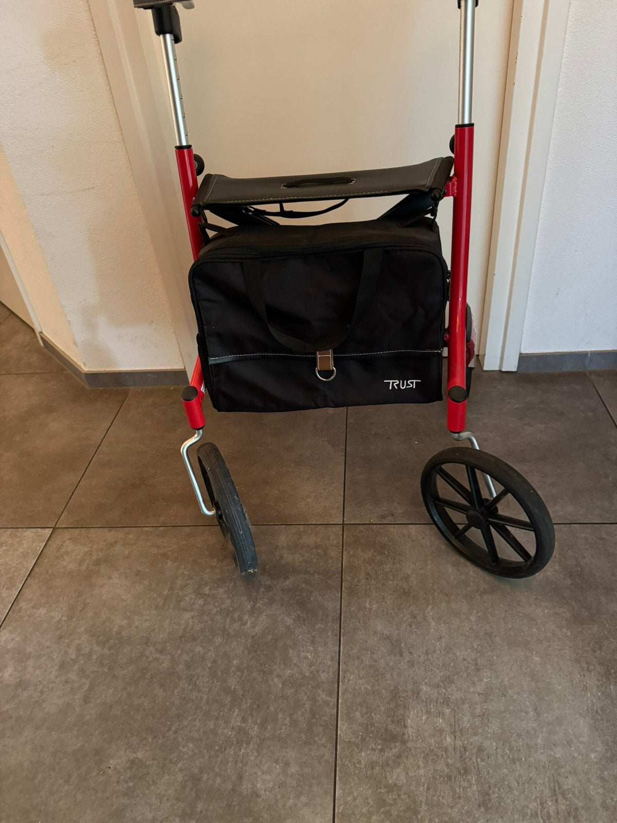 Trust care lichtgewicht rollator +heupband en tas, Ophalen, Lichtgewicht, Zo goed als nieuw