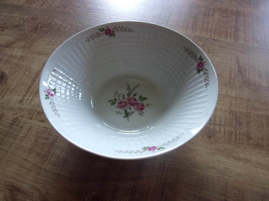 vintage servies ronde kom roosjes Eschenbach Bavaria 23,5 cm, Ophalen of Verzenden, Zo goed als nieuw, Kom(men), Overige stijlen