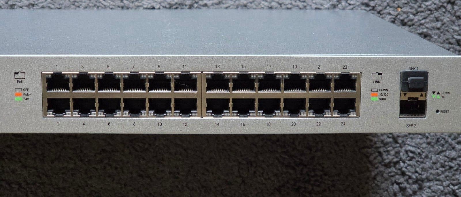Ubiquiti UniFi Switch 24 PoE (US-24-250W) - 8 poorten werken, Computers en Software, Ophalen of Verzenden, Gebruikt