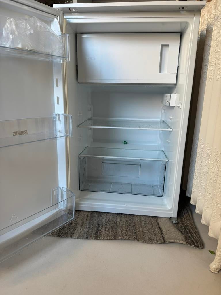 Zanussi inbouw koelkast met vriesvak, Ophalen, Zo goed als nieuw, Inbouw, Minder dan 60 cm