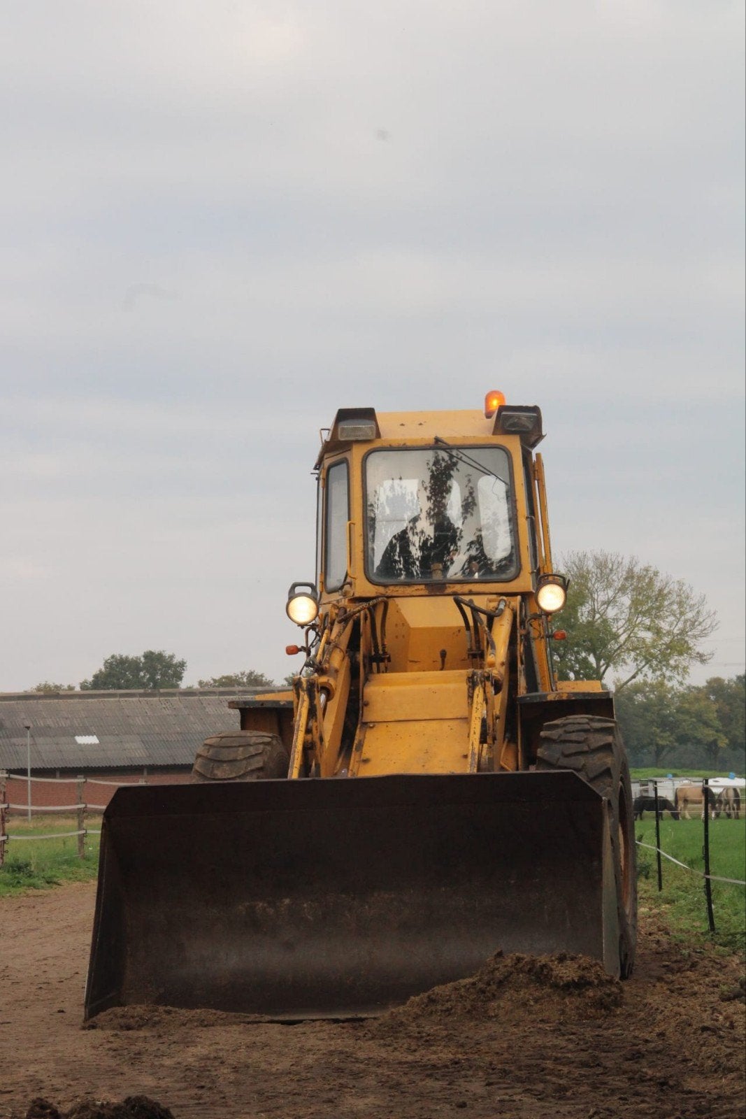 Caterpillar 910 Shovel