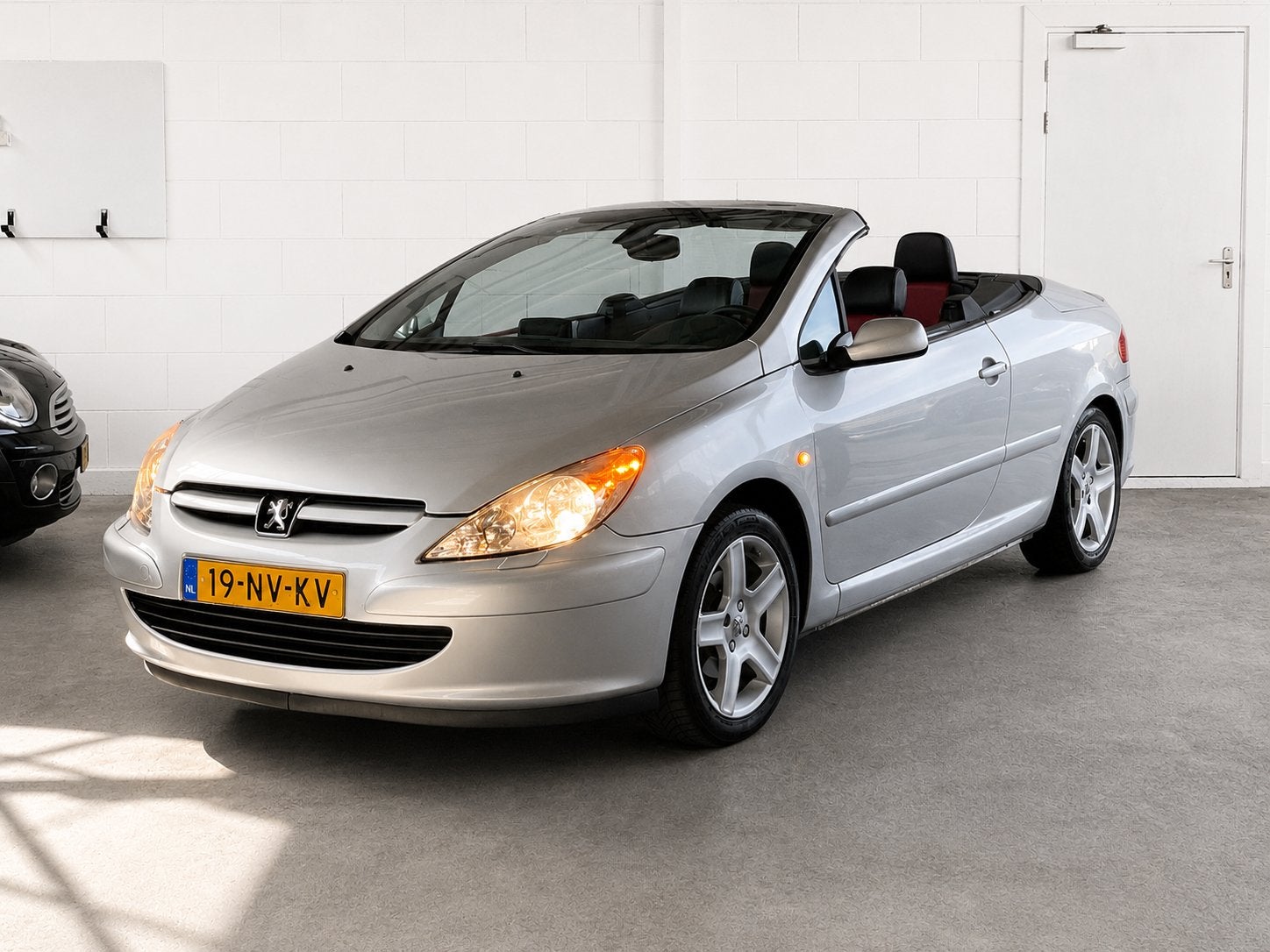 Peugeot 307 CC 2.0 AUTOMAAT|CABRIOLET|AIRCO|NAP|NIEUW APK !, Auto's, Peugeot, 4 cilinders, Cabriolet, 4 stoelen, 1463 kg