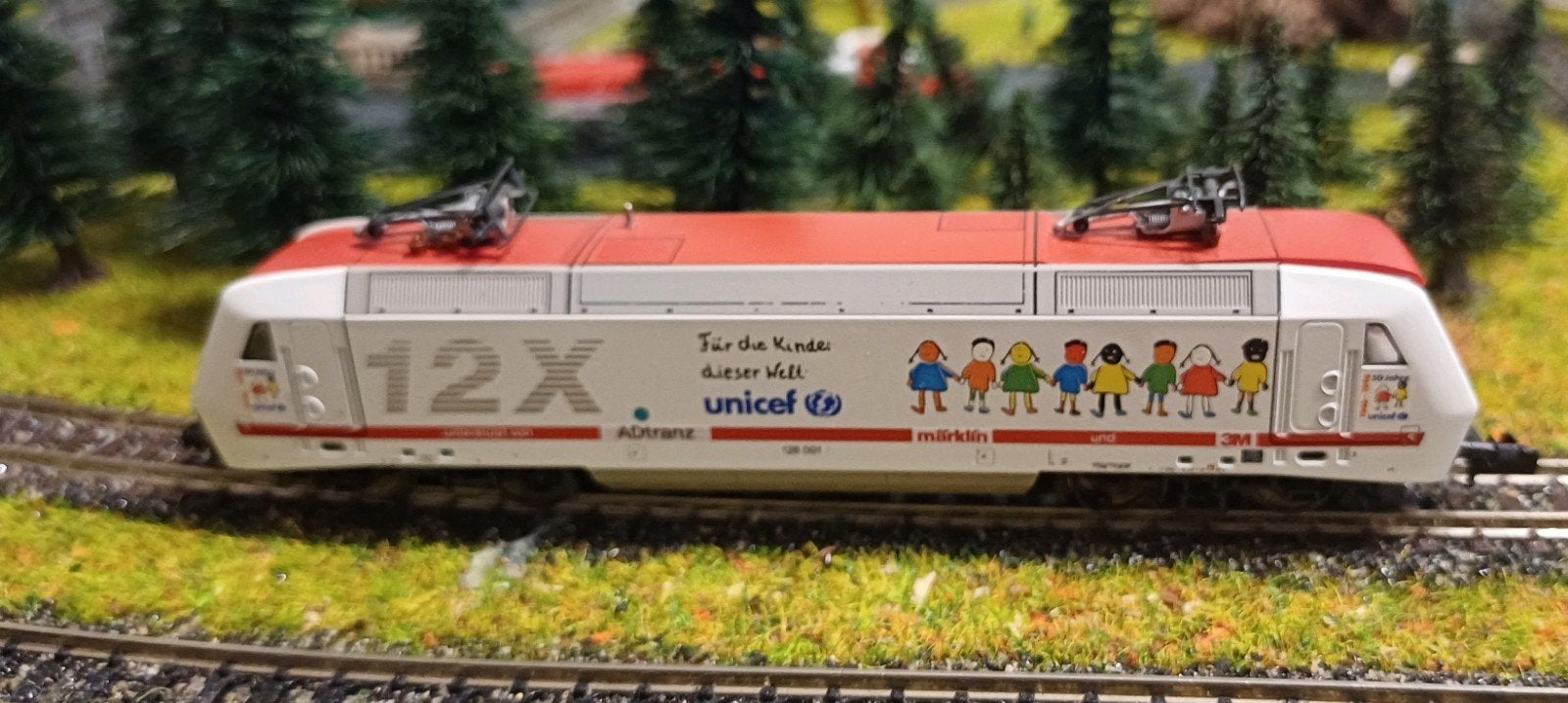 Minitrix 12694 12X Unicef Locomotief - DCC-digitaal, Trix, Ophalen of Verzenden, Zo goed als nieuw, Gelijkstroom