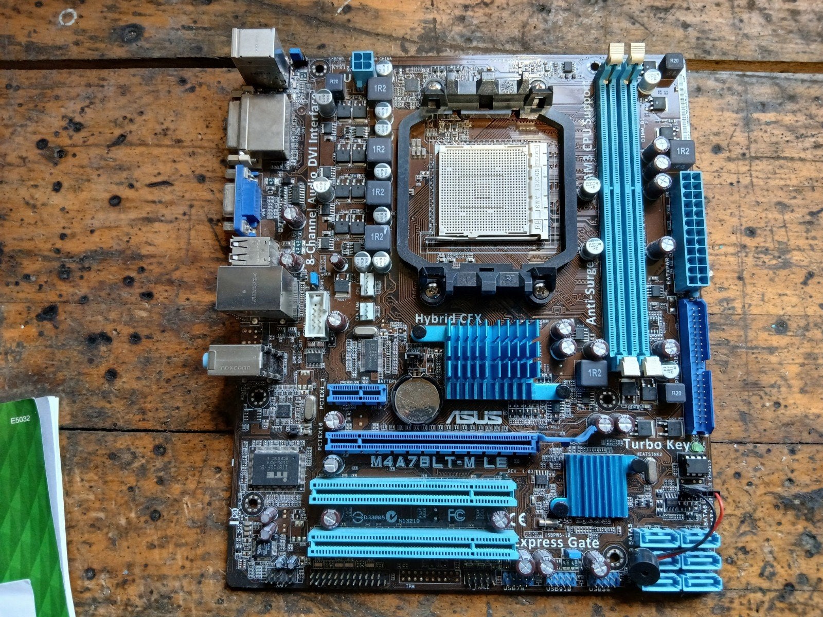 ASUS M4A78LT-M Moederbord met originele doos, Computers en Software, Moederborden, Gebruikt, AMD, DDR3, Ophalen of Verzenden