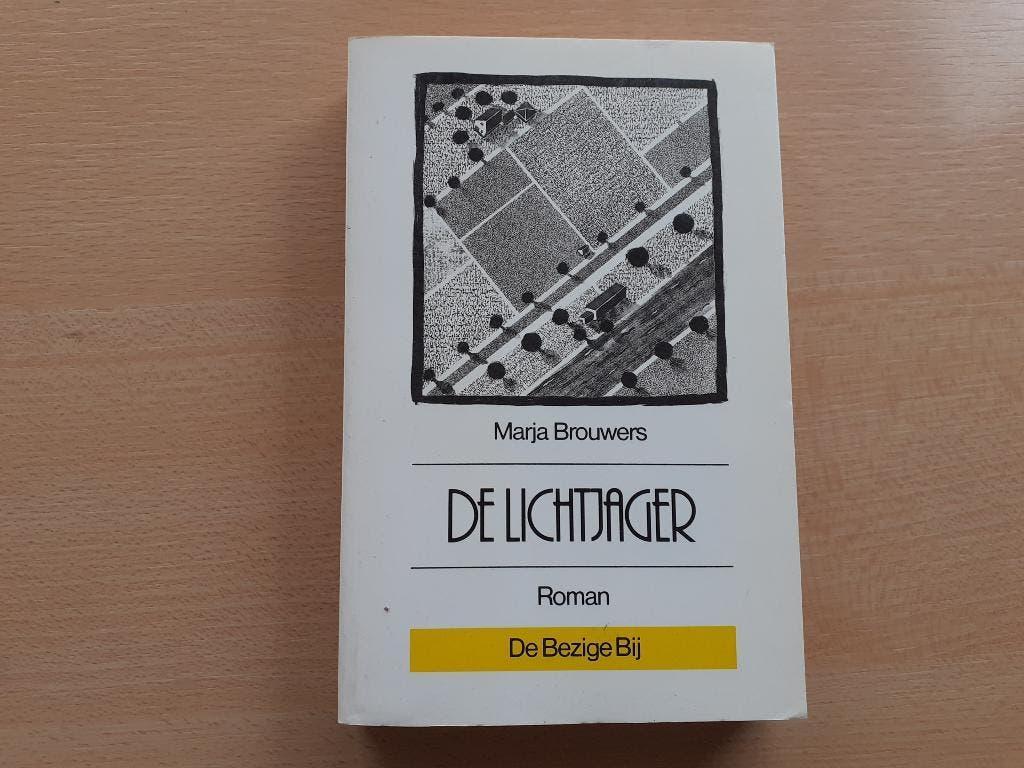 Marja Brouwers - De lichtjager, Boeken, Ophalen of Verzenden, Gelezen