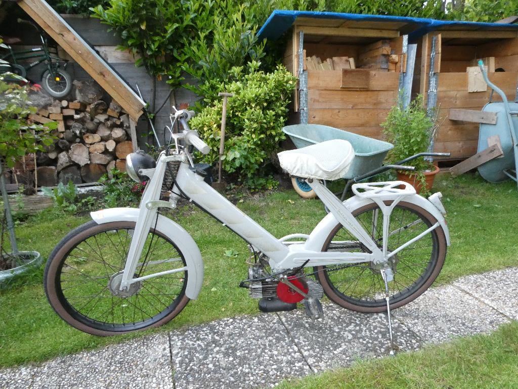 Mosquito  Paperoni 1951, Fietsen en Brommers, Brommers | Oldtimers, 40 cc, 1 versnellingen, Maximaal 25 km/u, Ophalen