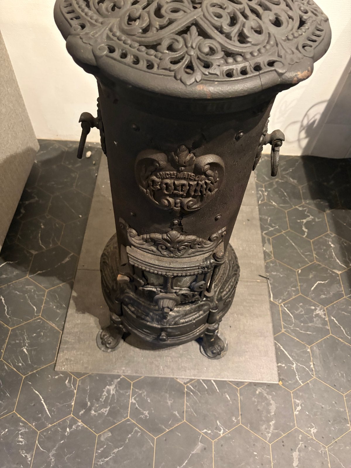 Antieke gietijzeren houtkachel - Decoratief en functioneel, Ophalen, Gebruikt, Houtkachel, Vrijstaand