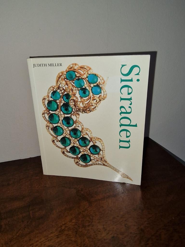 Boek - Sieraden - Judith miller, Ophalen of Verzenden, Overige onderwerpen