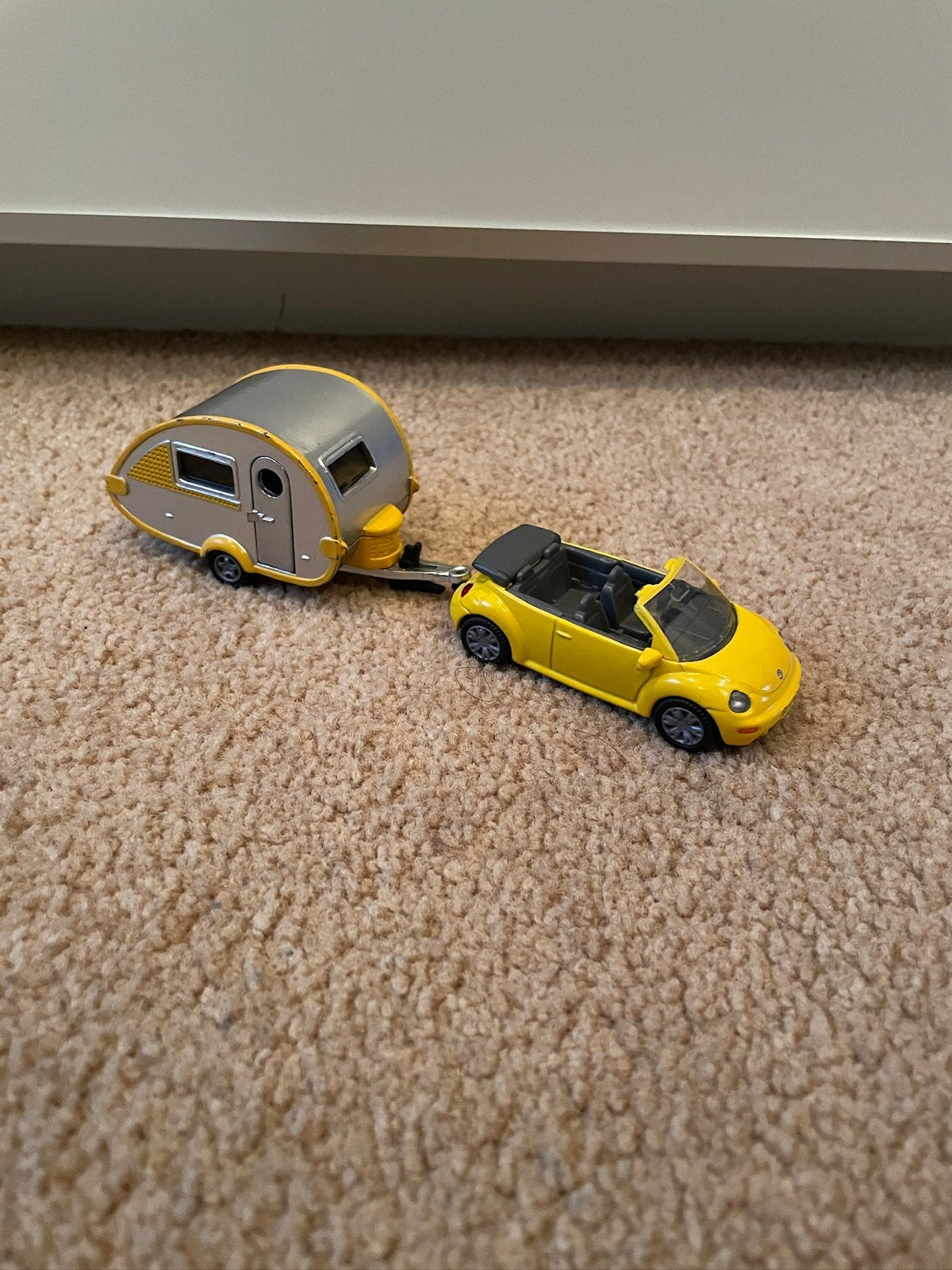 Siku Volkswagen Beetle met caravan 1:55 goede staat!, Ophalen of Verzenden, Zo goed als nieuw