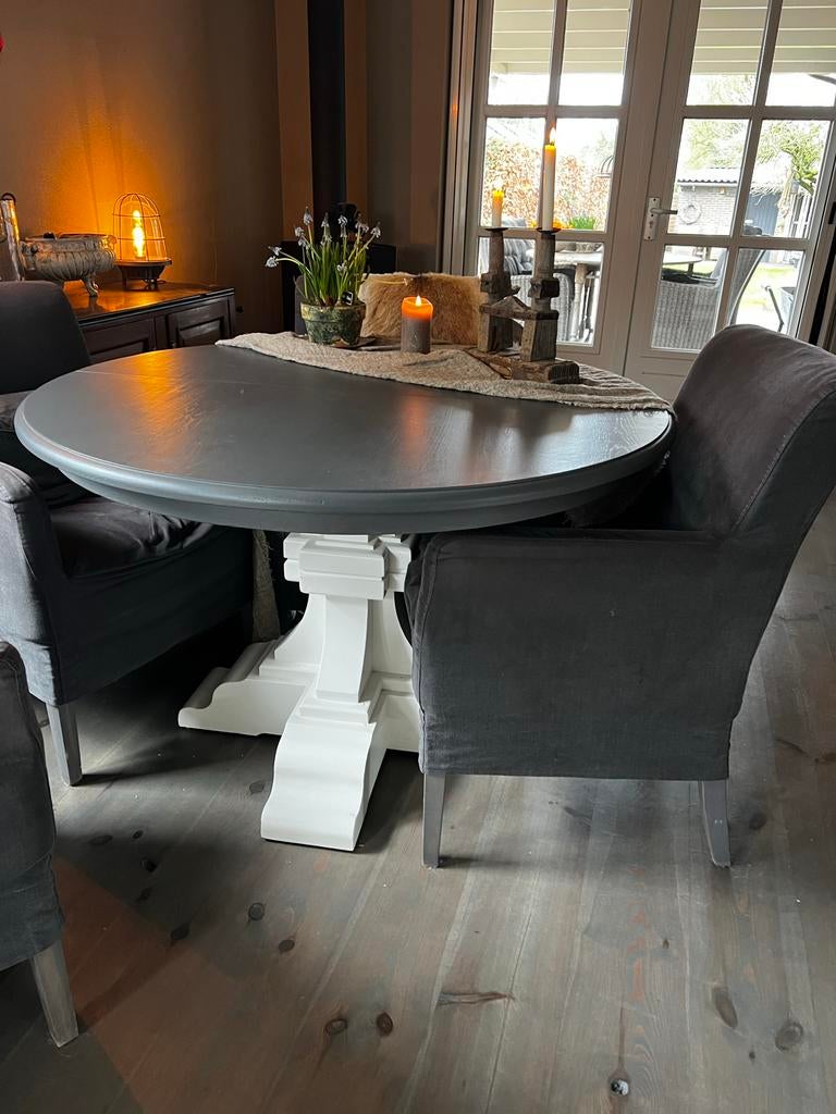 Mooie eiken ronde tafel met stoere voet hoffz style, Huis en Inrichting, Gebruikt, 100 tot 150 cm, Ophalen of Verzenden, Vier personen