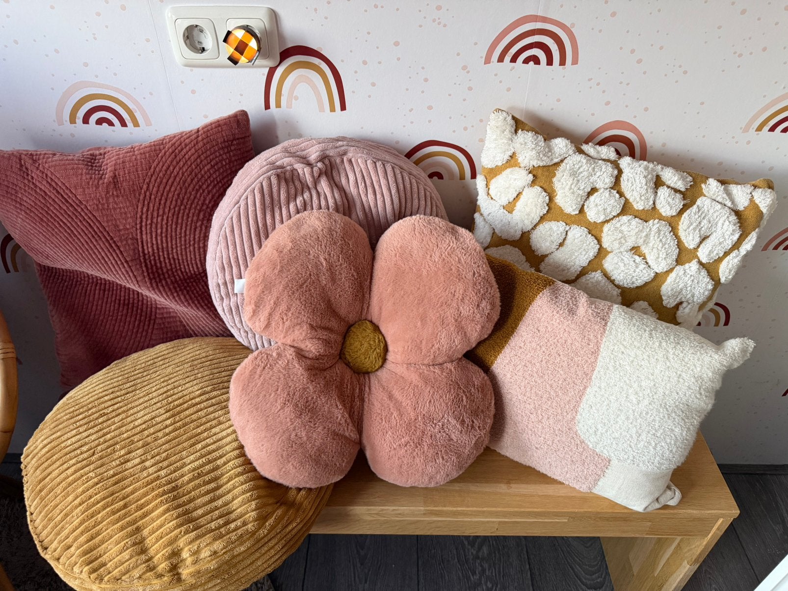 8 Sierkussens en 1 plaid okergeel oudroze terracotta, Ophalen, Zo goed als nieuw