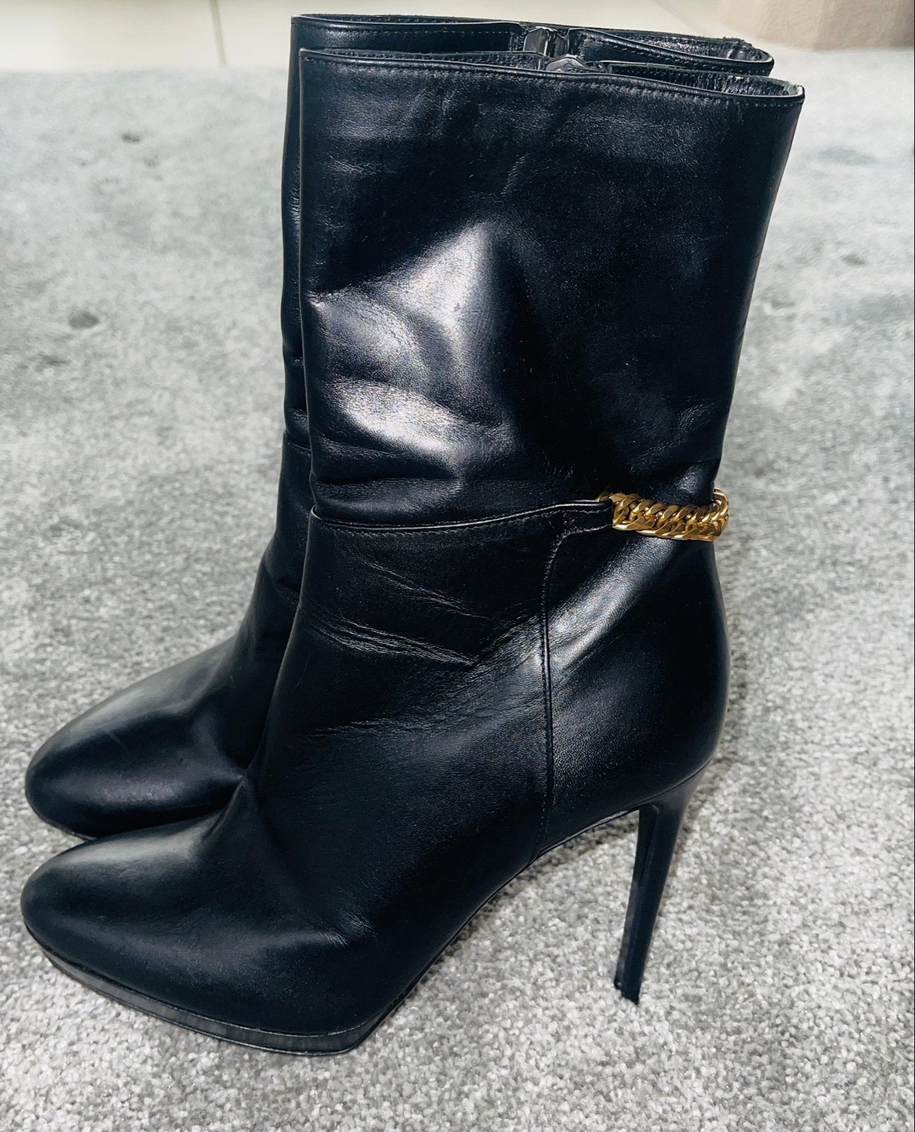 Burberry zwarte leren enkellaarzen met gouden ketting, Kleding | Dames, Schoenen, Verzenden, Zwart, Lage of Enkellaarzen, Zo goed als nieuw