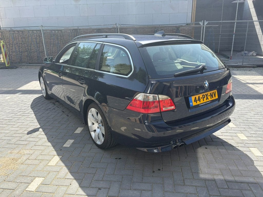 BMW 5-serie Touring 525i Executive, Auto's, BMW, Automaat, Achterwielaandrijving, Gebruikt, 2000 kg