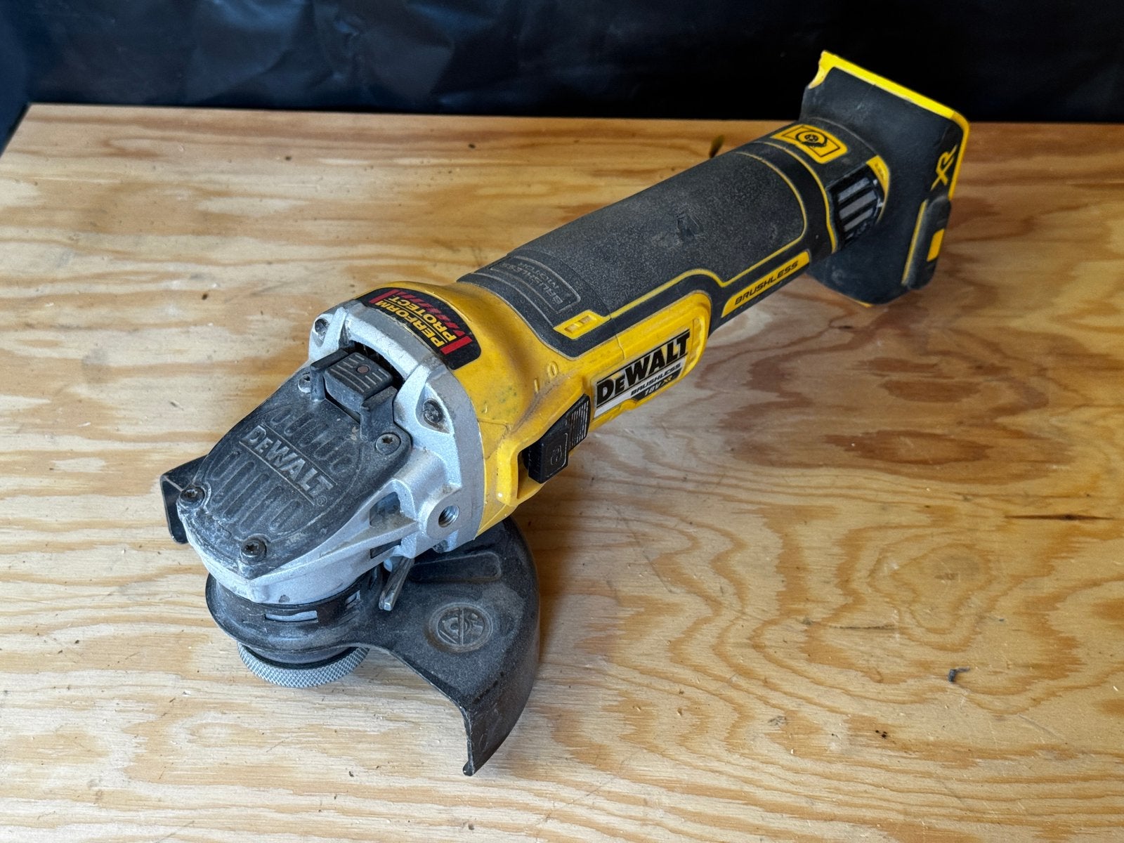 DeWalt DCG405 haakse slijper 18v, Ophalen of Verzenden, Zo goed als nieuw, Minder dan 700 watt, Haakse handslijpmachine