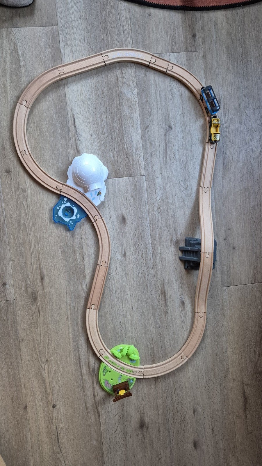 Houten treinbaan met accessoires en trein, Ophalen, Gebruikt