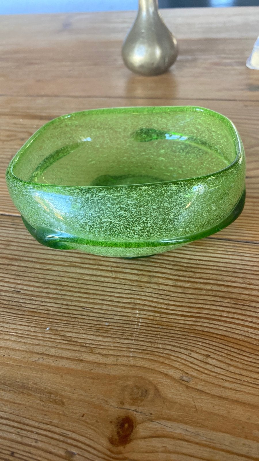 Vintage fel groen handgeblazen schaal., Antiek en Kunst, Antiek | Glas en Kristal, Ophalen of Verzenden