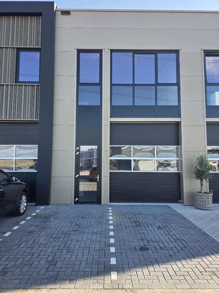 Te Huur Bedrijfspand Heinenoord (Rotterdam) 132m² Parkeren++, Ophalen