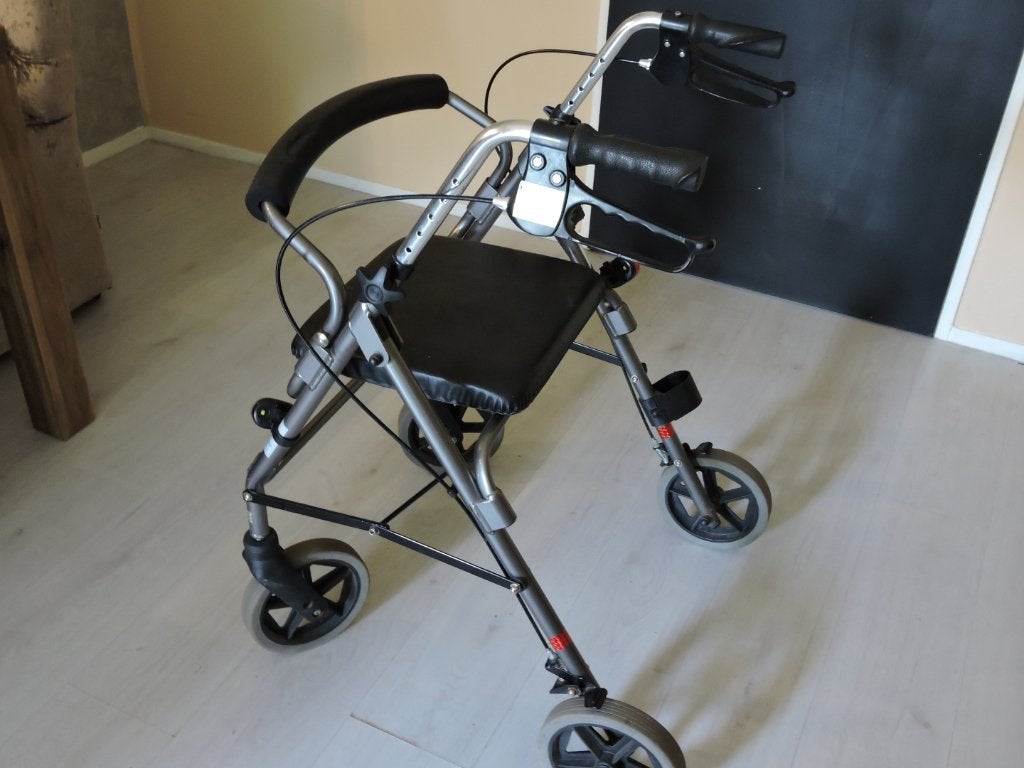 Nette rollator licht gewicht inklapbaar, Ophalen, Lichtgewicht, Gebruikt