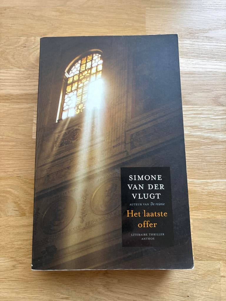 Het laatste offer - Simone van der Vlugt, Boeken, Ophalen of Verzenden, Gelezen, Nederland