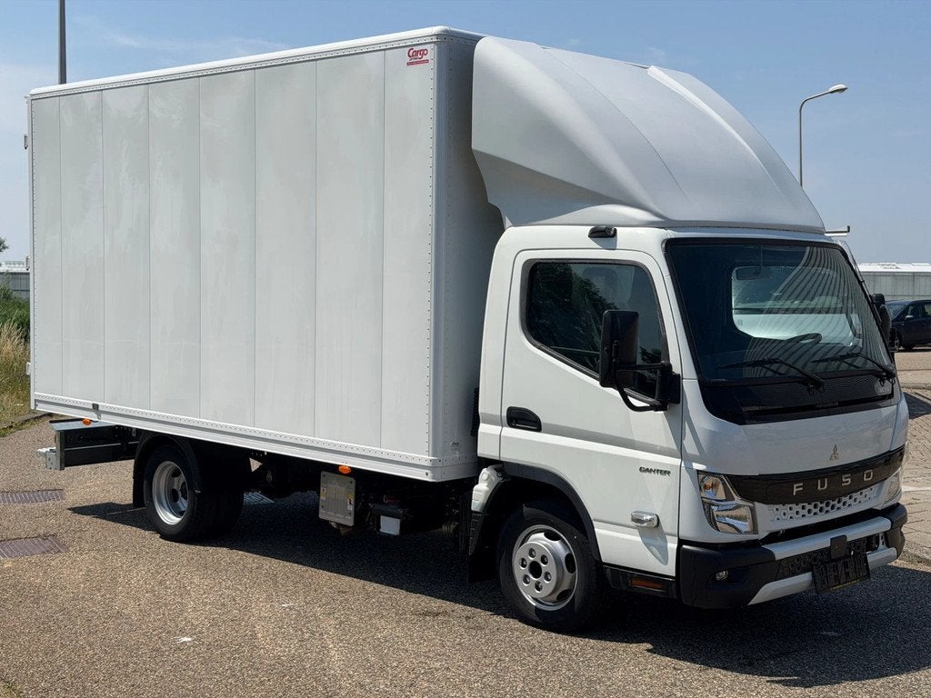 FUSO Canter 3C15 Bakwagen Airco Trekhaak 3-Zits NIEUW BPM VR, Auto's, Gebruikt, Euro 6, FUSO, Wit