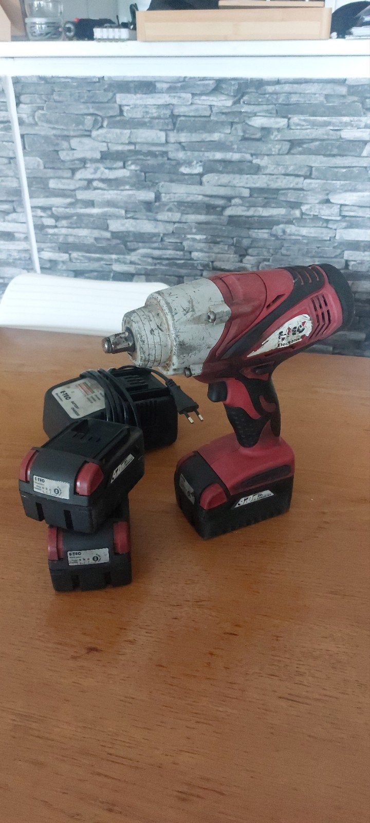 E-Tec slagmoersleutel 20V incl. 3 accu's en oplader, Ophalen of Verzenden, Gebruikt
