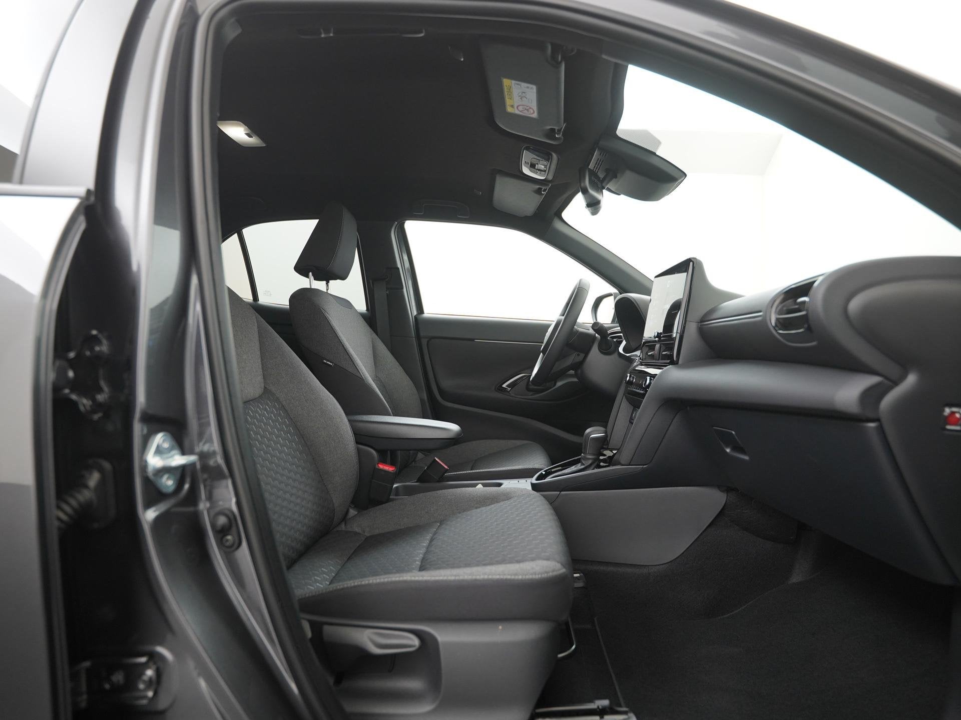 Toyota Yaris Cross 1.5 Hybrid 130 Dynamic | Stoel/Stuurverwa, 12 maanden, Stof, 23 km/l, 1490 cc