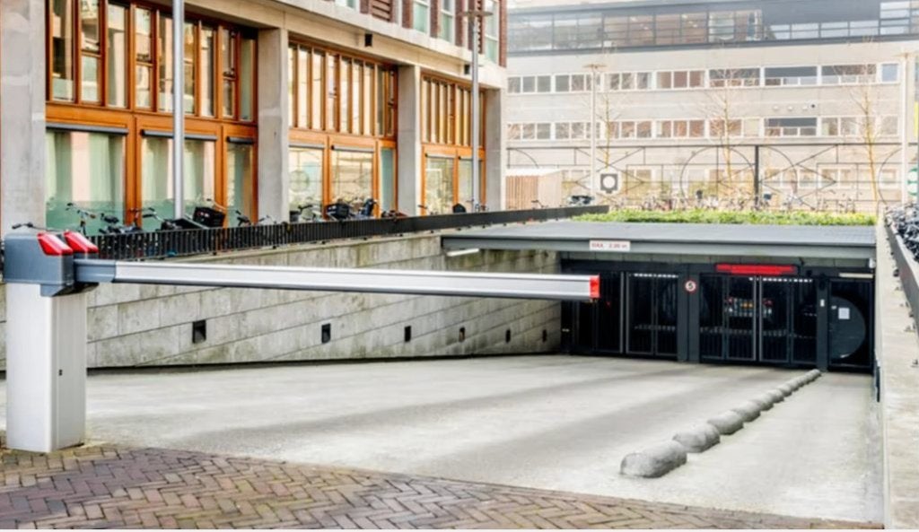 Motorparkeerplaats - afgesloten garage - Amsterdam
