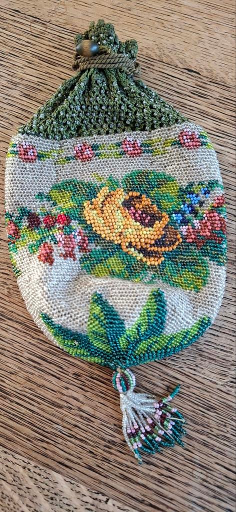 Antieke kralen tasje met bloemenpatroon, Ophalen of Verzenden