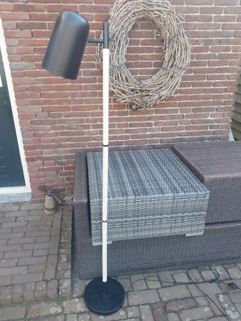 Zwart-witte vloerlamp - Werkend, Ophalen, Gebruikt, 100 tot 150 cm, Metaal