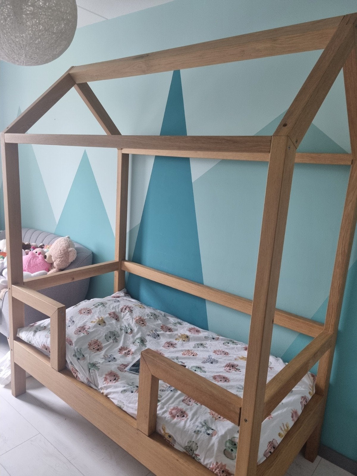 Eikenhouten kleuterbed incl. matras, Ophalen, 85 tot 100 cm, Zo goed als nieuw, Matras